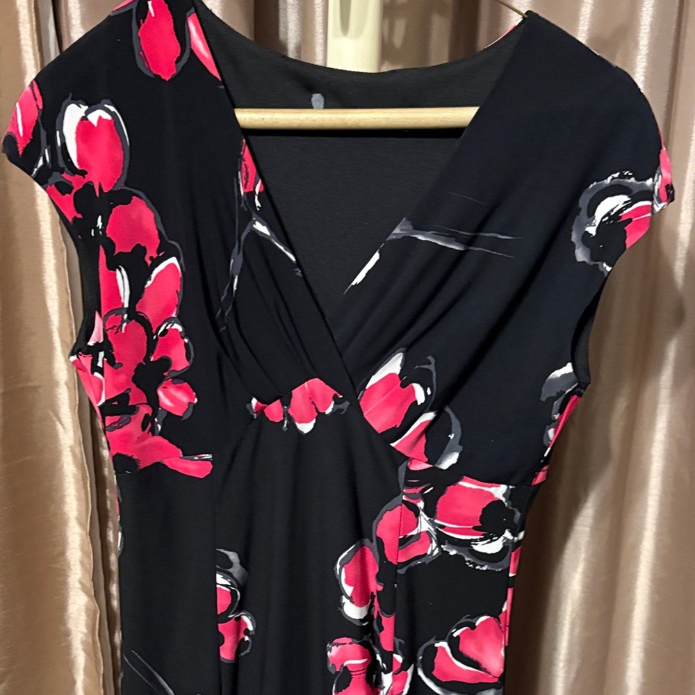 Elegant Black and Pink Floral Dress - Picture 2 of 2